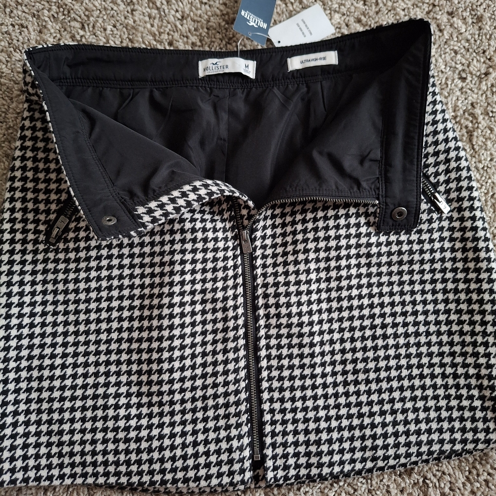 Hollister Black and White Houndstooth Skirt